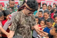 Denny Sumargo beri bantuan langsung ke gunung meletus Lewotobi Laki-laki, Nusa Tenggara Timur  (sumber: suara.com)