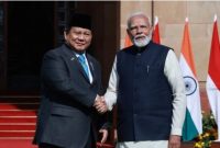 Presiden RI Prabowo Subianto bersalaman dengan Perdana Menteri India Narendra Modi di kediaman kenegaraan India, Hyderabad House yang terletak di New Delhi, Sabtu (25/1/2025) siang waktu setempat. (Foto dok. Biro Pers)