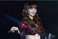 Lisa BLACKPINK di Perayaan Amazing Thailand Countdown 2025 (Soompi)