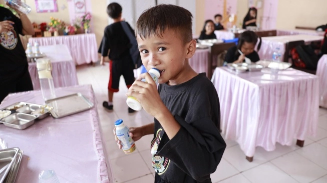 Simulasi Program Makan Bergizi Gratis di Langowan dan Bitung (sumber: suara.com)