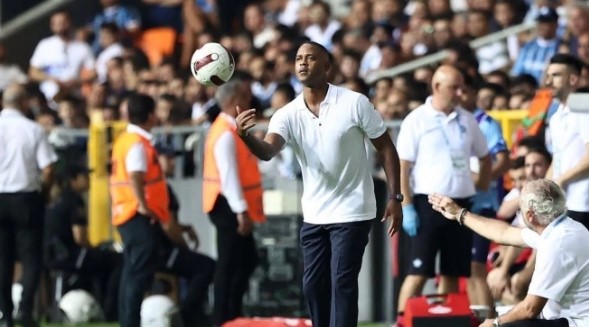 Patrick Kluivert eks striker Barcelona dirumorkan jadi pengganti Shin Tae-yong [Instagram Patrick Kluivert]