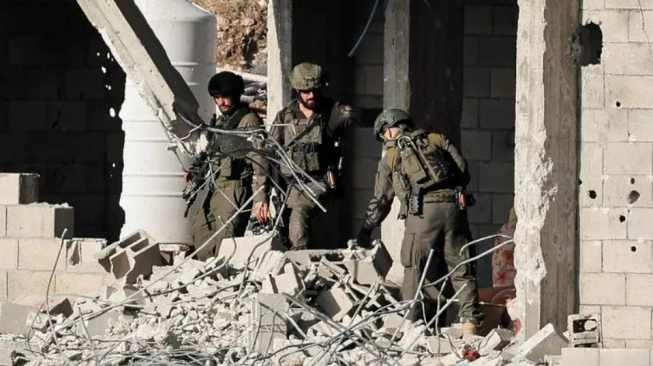 Sejumla tentara Israel selama operasi militer di Qabatiya, dekat Jenin, di Tepi Barat (sumber: suara.com)