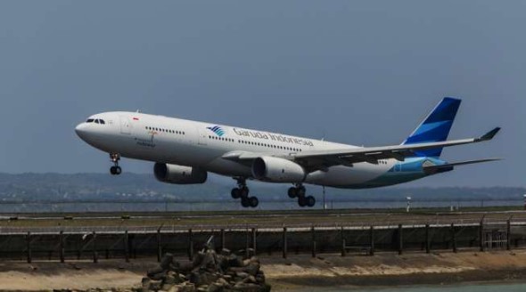 Pesawat Garuda Indonesia [shutterstock]