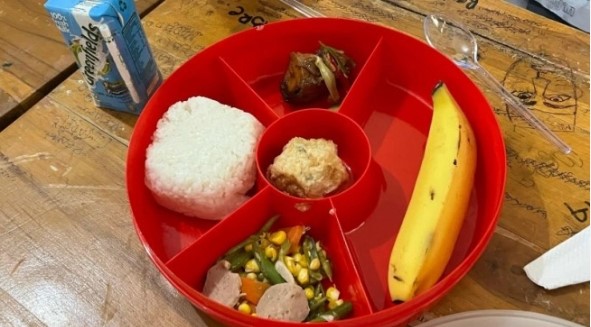 Wakil Presiden RI Gibran Rakabuming Raka sosialisasi Program Makan Bergizi Gratis di Pondok Pesantren Muhammadiyah Boarding School Kabupaten Bogor, Jawa Barat, Rabu (11/12/2024). (ANTARA/M Fikri Setiawan)