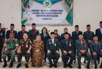 Pj. Bupati Barsel, H. Deddy Winarwan didampingi perwakilan Forkopimda dan unsur DPRD saat berfoto bersama kepala perangkat daerah yang baru dikukuhkan, Kamis (30/1/2025). Foto. Alifansyah/1tulah.com