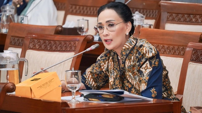 Anggota Komisi I DPR RI dari Fraksi NasDem, Amelia Anggraini. (sumber: suara.com)