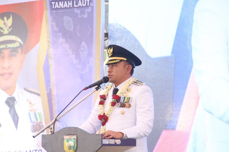 Bupati Tanah Laut (Tala), H Rahmat Trianto menyempatkan pulang ke daerah dia pimpin, usai pelantikan dirinya di Istana Negara Jakarta kemarin. Foto: M Lutfi Ashidiqi/1tulah.com