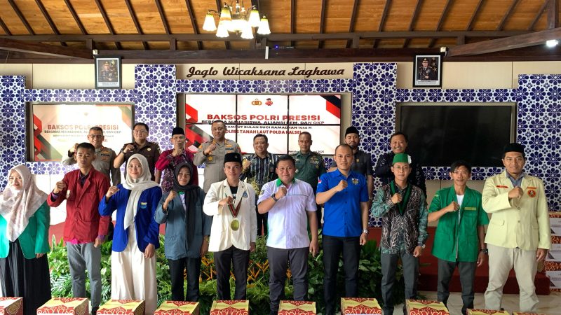 Polres Tanah Laut (Tala), melaksanakan kegiatan bakti sosial (Baksos) Polri Presisi bersama mahasiswa, aliansi BEM dan OKP dalam rangka menyambut bulan suci Ramadan 1446 Hijriah, pada Kamis, 27 Februari 2025. Foto: Istimewa