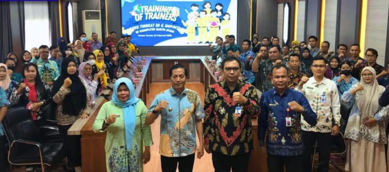 Penjabat (Pj) Bupati Barito Utara (Barut), Kalteng, Muhlis, secara resmi membuka acara Training of Trainers (ToT) bagi para guru se-Kabupaten Barito Utara, Kamis, 27 Februari 2025. Foto: Diskominfosandi Barut