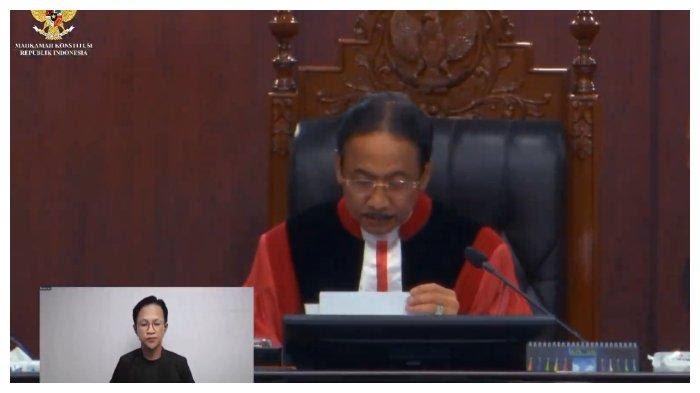 Ketua MK, Suhartoyo pada saat pembacaan putusan untuk sidang PHPU Barito Utara, memerintahkan kepada Barito Utara untuk melaksanakan PSU di dua TPS, Senin, 24 Februari 2025. Foto: Istimewa