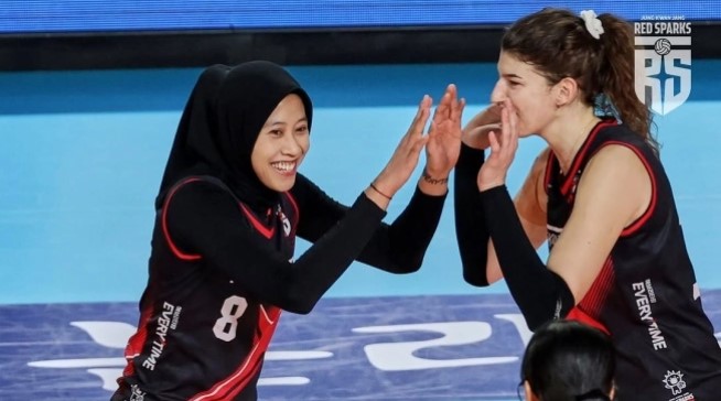 Megawati Hangestri berselebrasi usai mencetak poin untuk Red Spark. [Instagram/@red__sparks]