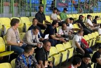 Pelatih anyar Timnas Indonesia, Patrick Kluivert, menunjukkan keseriusannya dalam mencari pemain berkualitas dengan menghadiri pertandingan Liga 1 2024/2025. (@taufiq_ardyansyah)