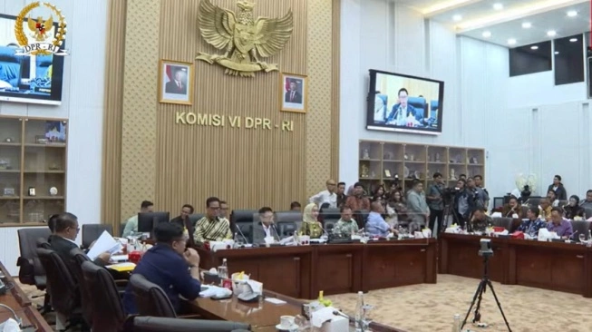 Rapat Dengar Pendapat Komisi IV DPR membahas RUU BUMN di Gedung DPR, Jakarta, Sabtu (1/2/2025).  (sumber: suara.com)