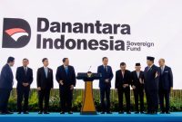 Presiden Prabowo Subianto didampingi oleh Presiden ke-6 Susilo Bambang Yudhoyono (SBY) dan Presiden ke-7 Joko Widodo, meluncurkan Danantara di Halaman Istana Negara, Jakarta, Senin (24/2/2025). Instagram @sekretariat.kabinet