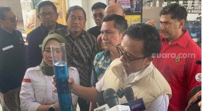 Komisi XII DPR RI melakukan inspeksi dadakan (Sidak) ke sejumlah SPBU di kawasan Cibubur, Jakarta Timur dan Depok, Jawa Barat pada Kamis (27/2/2025). (Suara.com/Bagaskara)