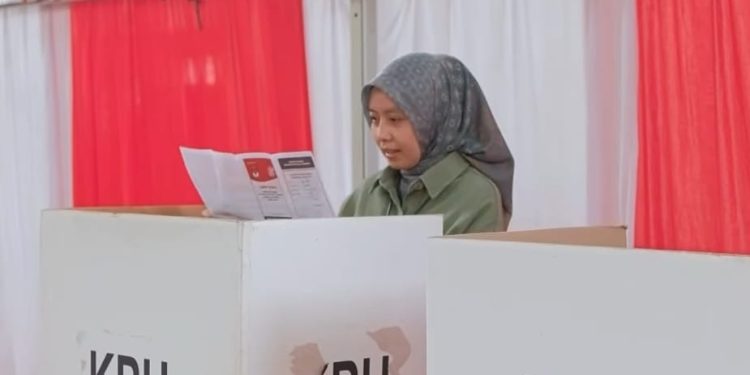 Ilustrasi pencoblosan surat suara. Foto: beritahukum.id