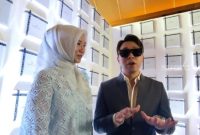 Dokter Richard Lee bersama istri, Dokter Reni Effendi ditemui di kawasan Kelapa Gading, Jakarta Utara, Sabtu (22/2/2025). (sumber: suara.com)