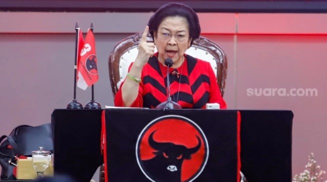 
Ketua Umum PDI Perjuangan Megawati Soekarnoputri menyampaikan pidato saat perayaan HUT PDIP ke-52 di Sekolah Partai PDIP, Jakarta, Jumat (10/1/2025). [Suara.com/Alfian Winanto]
