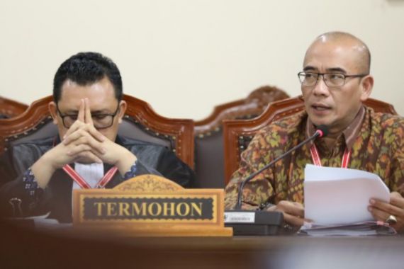 Saksi ahli yang dihadirkan KPU Barito Utara selaku termohon, Hasyim Asy'ari memberikan keterangan pada perkara nomor 28/PHPU.BUP-XXIII/2025 PHPU Bupati Kabupaten Barito Utara pada Jum’at, 14 Februari 2025. Foto: Dokumentasi Humas MK
