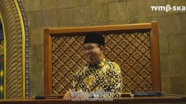 Anies Baswedan saat memberikan tausiah di Masjid Kampus UGM. (sumber: suara.com)