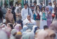 Adab Sambut Salat Idul Fitri, Berhias hingga Pakai Wangi-wangian. [Suara.com/Alfian Winanto]