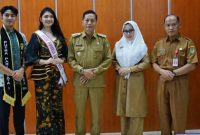 Pj Bupati Barito Utara (Barut), Muhlis, didampingi Kepala Dinas Diskominfosandi, Mochamad Ikhsan beserta jajaran pemerintahan menyatakan dukungannya terhadap putri daerah, Ahsan Nadia Ramadhana yang akan mewakili Kalimantan Tengah (Kalteng), dalam ajang pemilihan Putri Indonesia 2025. Foto: Diskominfosandi Barut