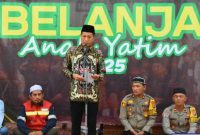 Pj Bupati Barito Utara (Barut), Kalteng, Muhlis, melepas secara resmi rombongan Wisata Belanja Ramadan 1446 Hijriah, yang terdiri dari anak yatim dan piatu dari sejumlah wilayah Kecamatan Teweh Tengah, Teweh Baru dan Teweh Selatan yang diinisiasi oleh PT PAMA dan PT SMM bertempat di Masjid Raya Siratal Mustaqim Muara Teweh, Ahad, 16 Maret 2025. Foto: Diskominfosandi Barut