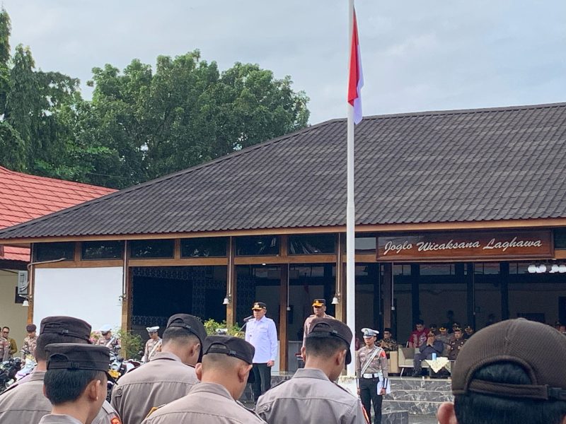 Bupati Tanah Laut (Tala), Kalsel, H Rahmat Trianto memimpin apel gelar pasukan kesiapan PAM (pengamanan) hari raya Idulfitri 1146 Hijriah/2025 di Lapangan Apel Polres Tala, pada Kamis, 20 Maret 2025. Foto: M Lutfi Ashidiqi/1tulah.com