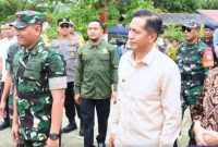 Pj Bupati Barito Utara (Barut), Muhlis, bersama Kapolda Kalteng, Irjen Pol Iwan Kurniawan, Danrem 102/Panju Panjung, Brigjen TNI Wimoko, Kepala BIN Daerah Kolonel Pom Muhammad Nur, bersama jajaran pemerintah daerah dan unsur Forum Koordinasi Pimpinan Daerah (Forkopimda) meninjau langsung pelaksanaan pemungutan suara ulang (PSU) dua TPS, yakni di TPS 01 Kelurahan Melayu dan TPS 04 Desa Malawaken, Sabtu, 22 Maret 2025. Foto: Diskominfosandi Barut