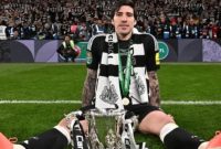 Newcastle United sukses meraih trofi Piala Liga Inggris atau Carabao Cup setelah menumbangkan Liverpool dengan skor tipis 2-1 dalam laga final yang digelar di Stadion Wembley pada Senin (17/3) dini hari WIB. (IG Newcastle United)