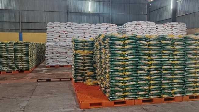 Stok beras di Gudang Bulog (sumber: suara.com)