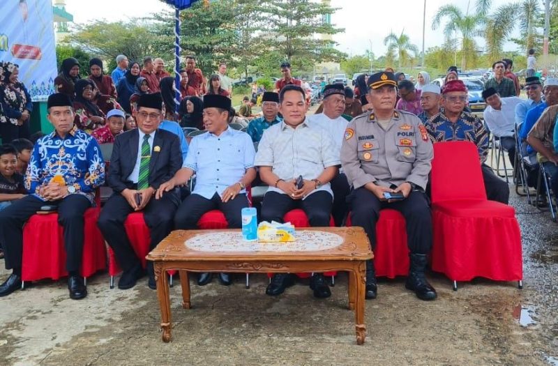 Anggota DPRD Mura Rejikinnor saat menghadiri pembukaan pasar ramadham, Selasa (4/03/2025)