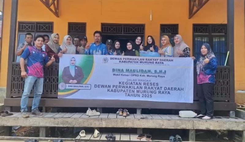 Reses Waket I Dina Maulidah di Kecamatan Laung Tuhup. (Foto : Dok DPRD)