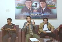Tim kuasa hukum 01 Gogo Helo saat konfrensi pers di kantor pemenangan terkait temuan pelanggaran, Kamis (20/3/2025).Foto.Deni/1tulah.com