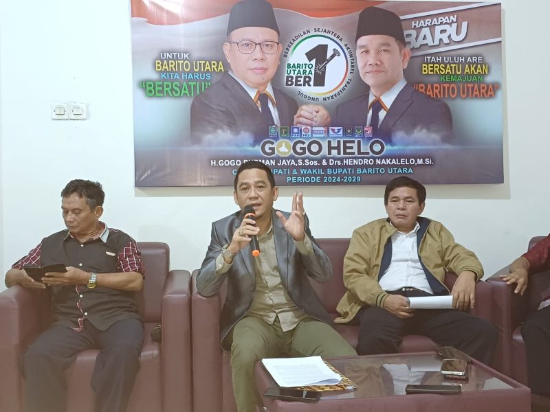 Tim kuasa hukum 01 Gogo Helo saat konfrensi pers di kantor pemenangan terkait temuan pelanggaran, Kamis (20/3/2025).Foto.Deni/1tulah.com