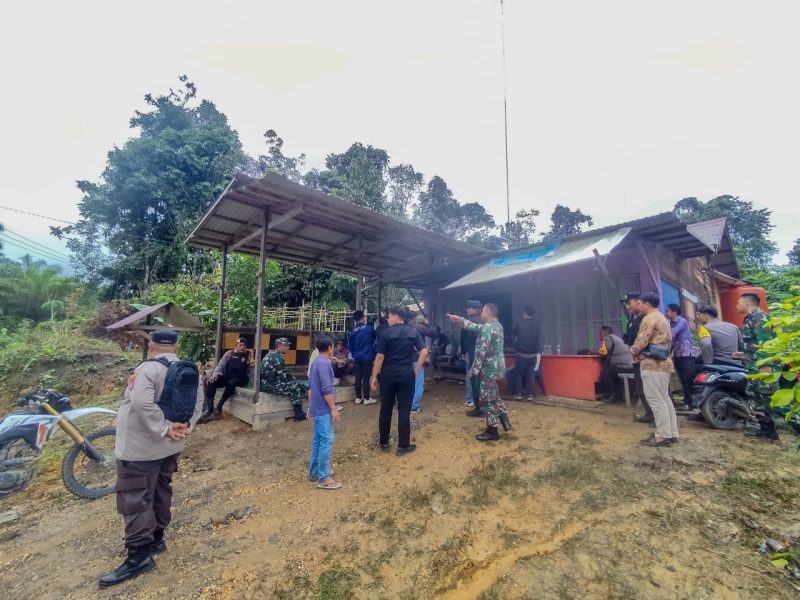 salah satu rumah warga yang di sisir aparat keamanan di Desa Malawaken, dijadikan posko pemenangan.Foto.Irfan/1tulah.com