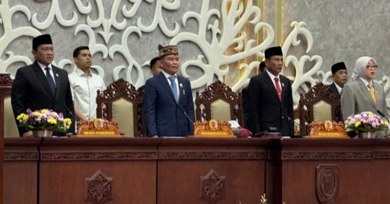 Ketua DPRD Kalteng Arton S Dohong bersama Gubernur H Agustiar Sabran, Wagub H Edy Pratowo dan Wakil Ketua I DPRD Kalteng Riska Agustin di ruangan rapat paripurna DPRD Kalteng, Rabu (5/3/2025). Foto:Istimewa