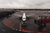 ilustrasi pesawat di bandara [pixabay/dmncwndlrch]