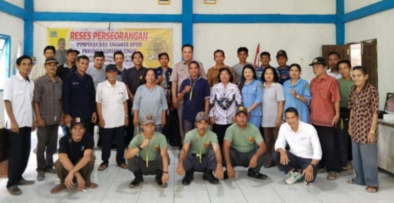 Anggota DPRD Kalteng, Purdiono saat reses di Dapil IV, baru-baru ini. Foto:Istimewa