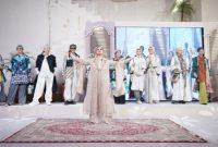 Penampilan penyanyi Vina Panduwinata di opening ceremony Ramadan Runway 2025. (Dok. Ramadan Runway)