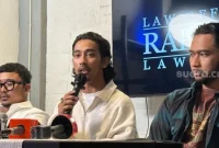 Abidzar Al Ghifari saat menggelar konferensi pers di kawasan Mampang, Jakarta Selatan, Minggu (13/4/2025). (sumber: suara.com)