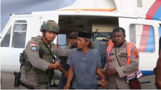 Salah seorang pendulang emas yang selamat dari serangan TPNPB-OPM di Yahukimo, Papua pegunungan. (IST)