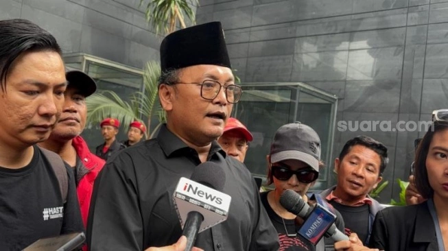 Politikus PDIP Guntur Romli (sumber: suara.com)