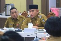 Bupati Tanah Laut (Tala), H Rahmat Trianto, bersama Wakil Bupati (Wabup) H Muhammad Zazuli, memimpin Rapat Koordinasi Camat (Rakoorcam) di Gedung Sarantang Saruntung, Pelaihari, Selasa, 8 April 2025. Foto: MC Tala