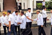 Pemerintah Kabupaten Tanah Laut (Pemkab Tala) menggelar apel gabungan sekaligus halalbihalal setelah perayaan hari raya Idulfitri 1446 H, yang berlangsung di halaman Kantor Bupati Tala, pada Rabu, 9 April 2025. Foto: MC Tala