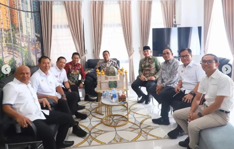 Bupati Tanah Laut (Tala), H Rahmat Trianto, turut hadir bersama para kepala daerah se-Kalsel dalam peresmian Gedung Baru Markas Komando (Mako) Badan Intelijen Negara Daerah (Binda) Kalsel di Banjarbaru, Kamis 10 April 2025. Foto: MC Tala