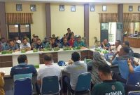 Pemerintah Kabupaten (Pemkab) Tanah Laut (Tala) menyelenggarakan rapat koordinasi rakoor) dalam rangka mematangkan persiapan sebagai tuan rumah Pekan Olahraga Provinsi (Porprov) XII Kalimantan Selatan (Kalsel) 2025, di Gedung Sarantang Saruntung, Pelaihari, pada Jumat, 11 April 2025. Foto: MC Tala