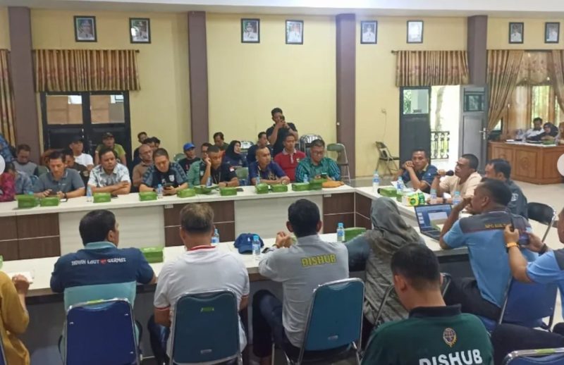 Pemerintah Kabupaten (Pemkab) Tanah Laut (Tala) menyelenggarakan rapat koordinasi rakoor) dalam rangka mematangkan persiapan sebagai tuan rumah Pekan Olahraga Provinsi (Porprov) XII Kalimantan Selatan (Kalsel) 2025, di Gedung Sarantang Saruntung, Pelaihari, pada Jumat, 11 April 2025. Foto: MC Tala