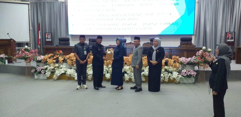 DPRD Barito Utara (Barut), Kalteng, menggelar Rapat Paripurna I dalam rangka penyampaian pidato pengantar Bupati Barut, terhadap Rencana Peraturan Daerah (Raperda) tentang laporan keterangan pertanggungjawaban (LKPJ) Bupati Barut 2024, Senin, 14 April 2025. Foto: Istimewa