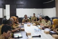 Wakil Bupati (Wabup) Tanah Laut (Tala), H Muhammad Zazuli, memimpin langsung Rapat Tindak Lanjut Inventarisasi Barang Milik Pemkab Tala, yang digelar sebagai upaya strategis memperkuat tata kelola aset daerah dengan lebih efektif dan transparan, di Ruang Rapat Wakil Bupati Tala, Senin, 21 April 2025. Foto: M Lutfi Ashidiqi/1tulah.com